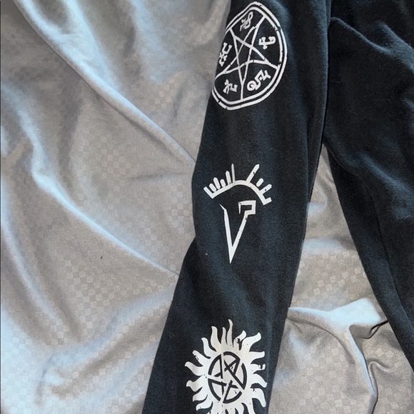 nice sweatshirt with designs - Picture 3 of 3